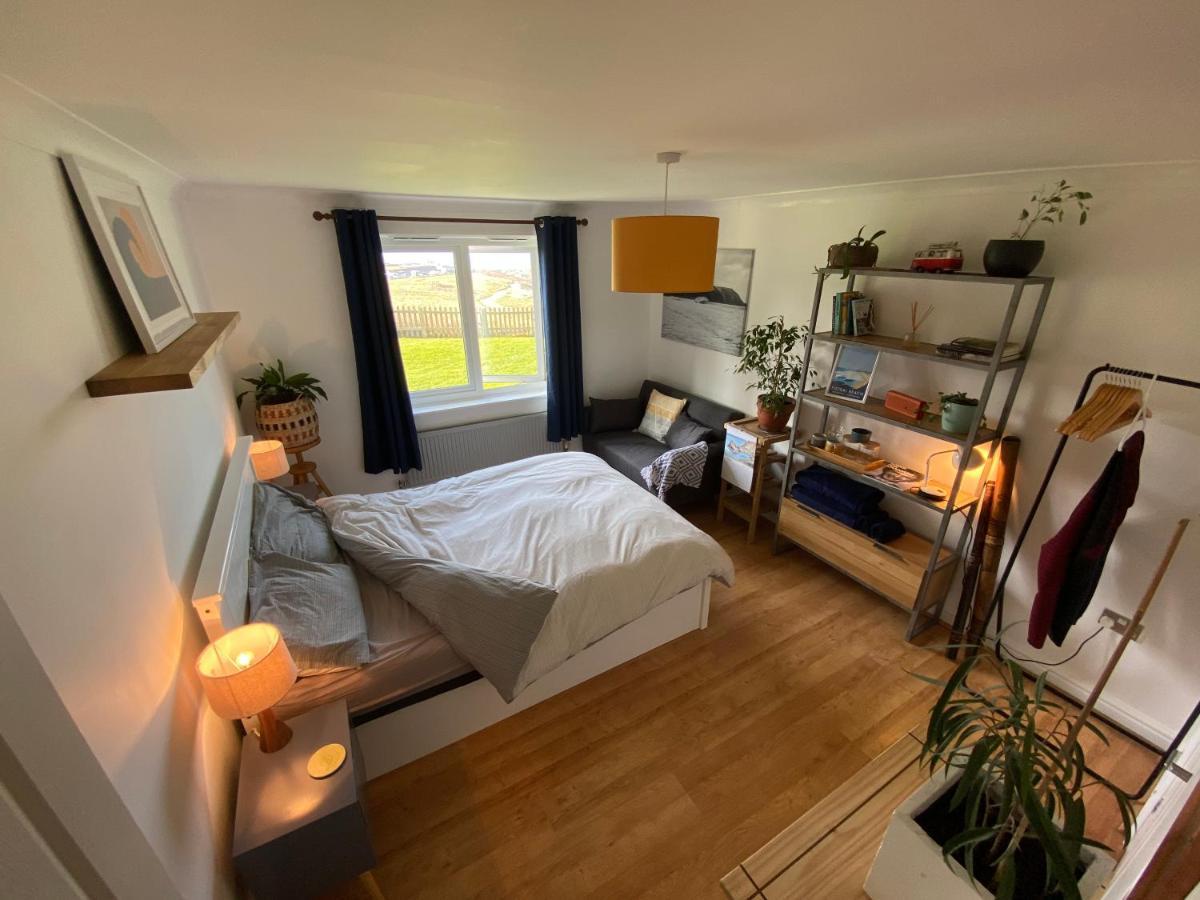 Sea Views On Fistral. Lovely Private Bedroom Newquay  Exterior photo